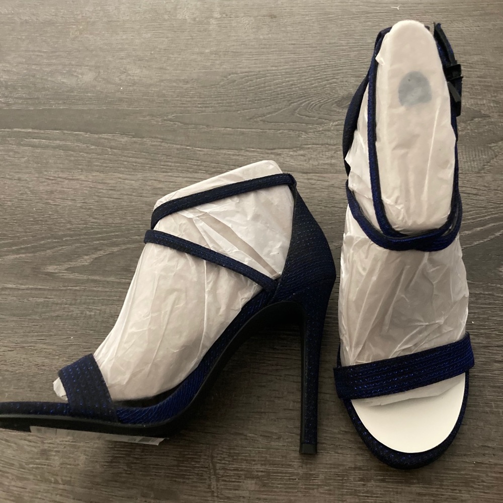 MK Antonia Sandal Heel - Picture 2 of 10